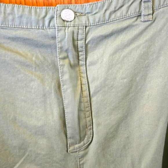 Liz & Me Sage Green Cargo / Utility Shorts Women Size 20W - Picture 2 of 15
